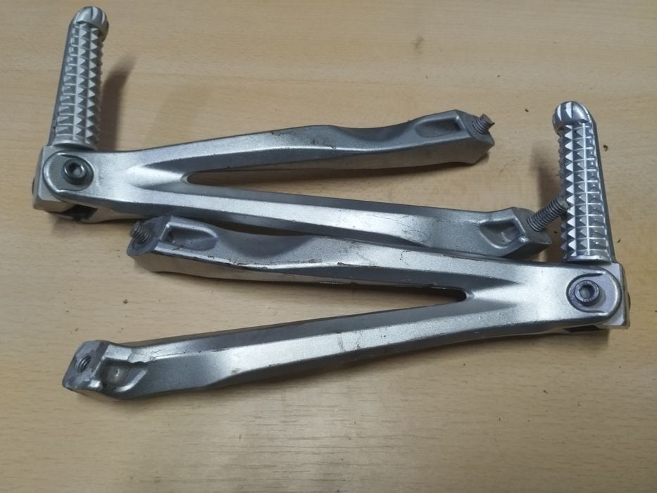 Suporți scărițe + scărițe spate pentru Yamaha R1 model 2004-2006