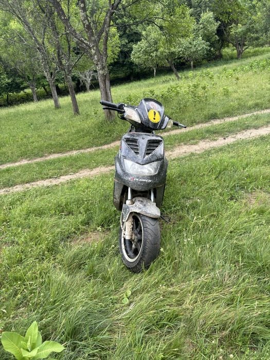 Vand sau schimb scuter de 80cc