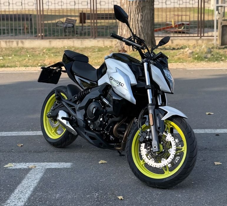 Motocicleta CFMoto 650 NK