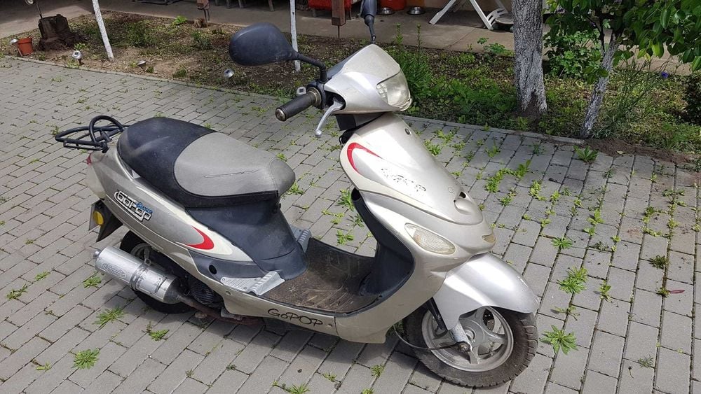 Vând urgent două scutere la pachet 49 cm