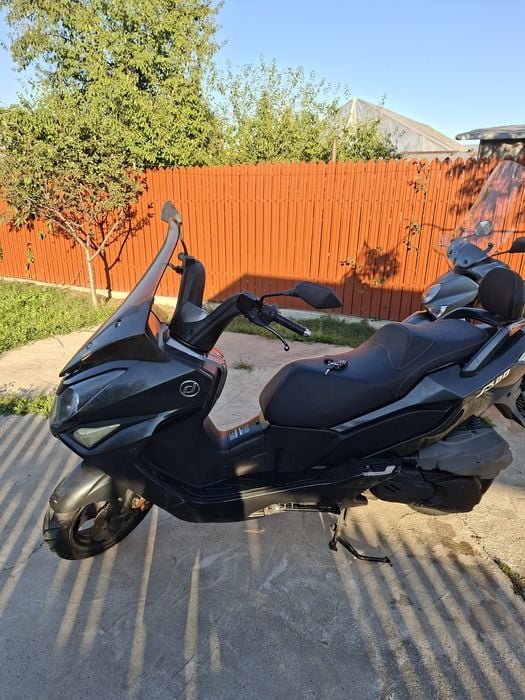 Scuter Daelim 300cc si yamaha xenter 125cc