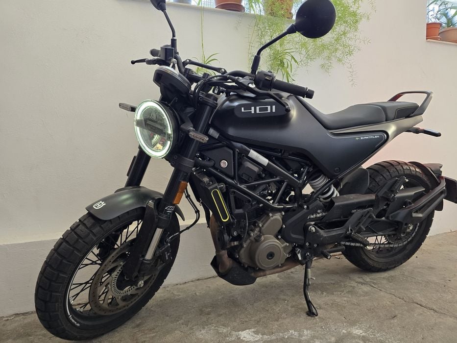 Husqvarna svartpilen 401 (ca noua)