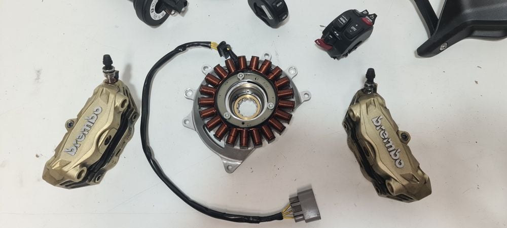 Etrieri Brembo Gold  BMW R1200GS R1250GS stator  bloc lumini mansoane