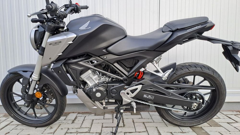 MotoFly Ploiesti vinde Honda CB125R an 2019 categ A1