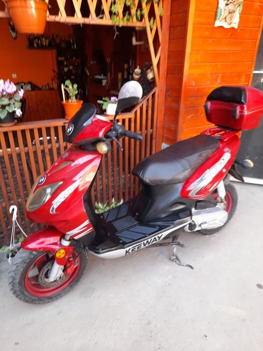 Scuter de vânzare fără nici un defect fără zgârietură pornire la buton