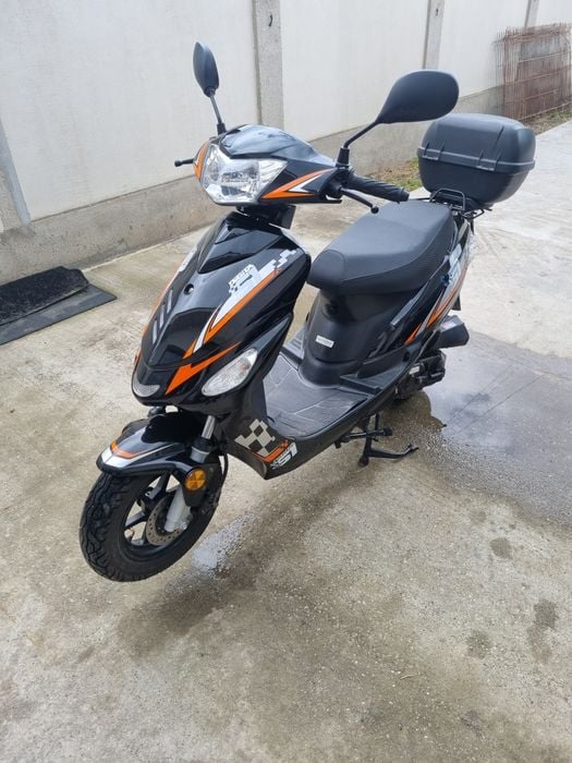 Scuter/Moped benzina 25 km/h I.T.P 2027