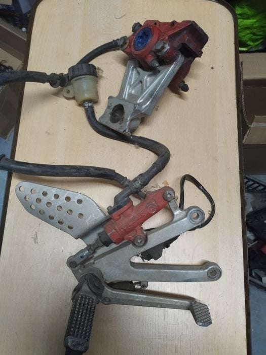 Scăriță dreapta completa pentru Yamaha R1 model 1998-2001