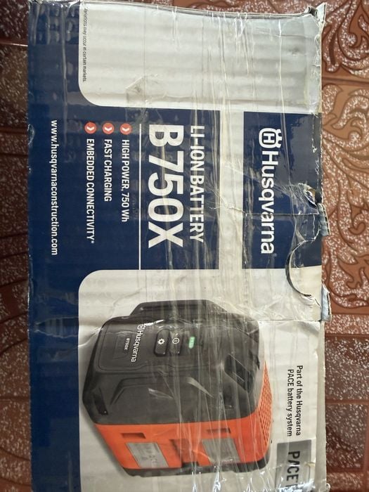 Acesta este un acumulator Husqvarna B750X PACE de 94V.