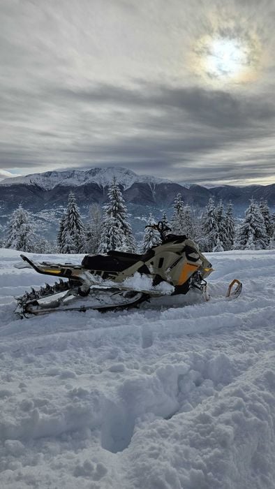 Snowmobil ski-doo freeride turbo