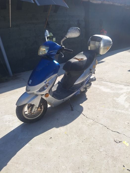 Scuter  peugeot  v clic