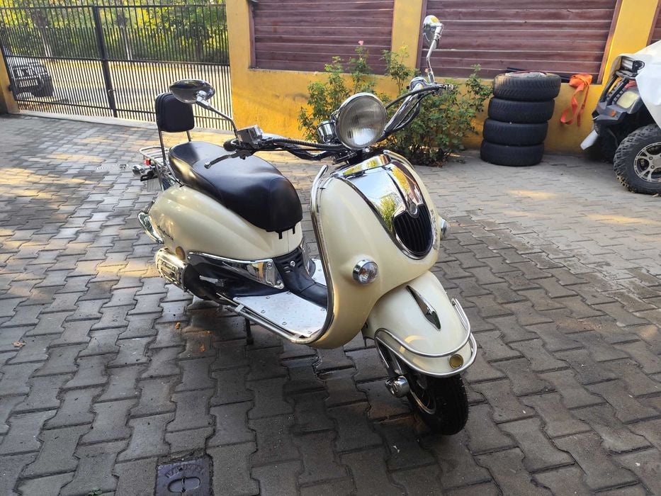 Scuter 49 cc Vespa Classic Replica 1965