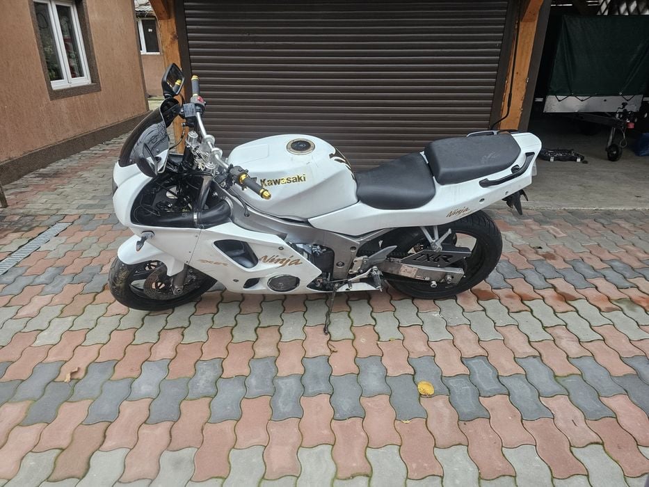 Vând Kawasaki Nija 97  si scuter peugas de 49  din Germania