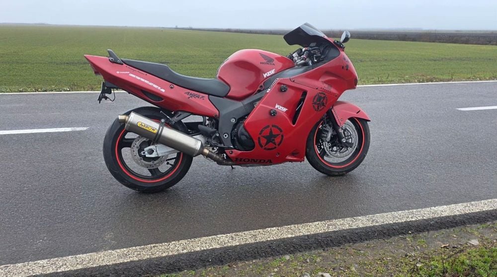 Honda cbr 1100xx superblackbird