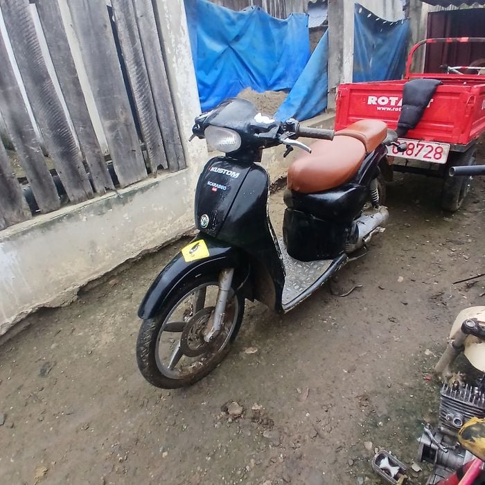 Vînd scuter de 49cc