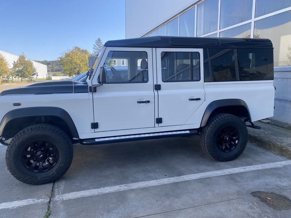 Land Rover Defender Puma