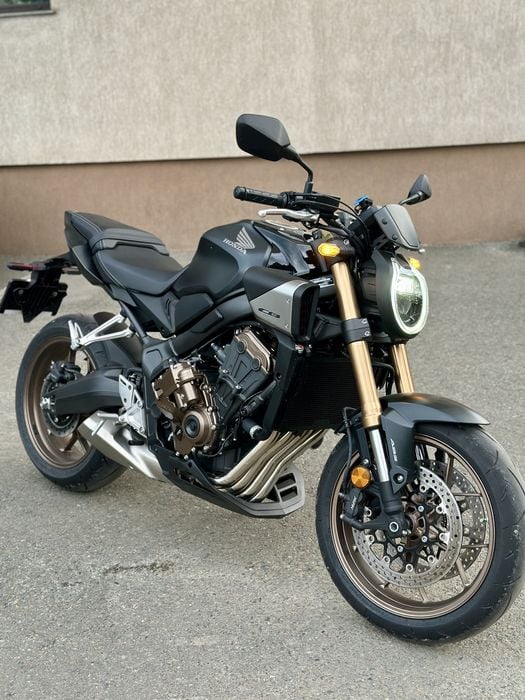 Honda CB650R - 2700 km E-Clutch