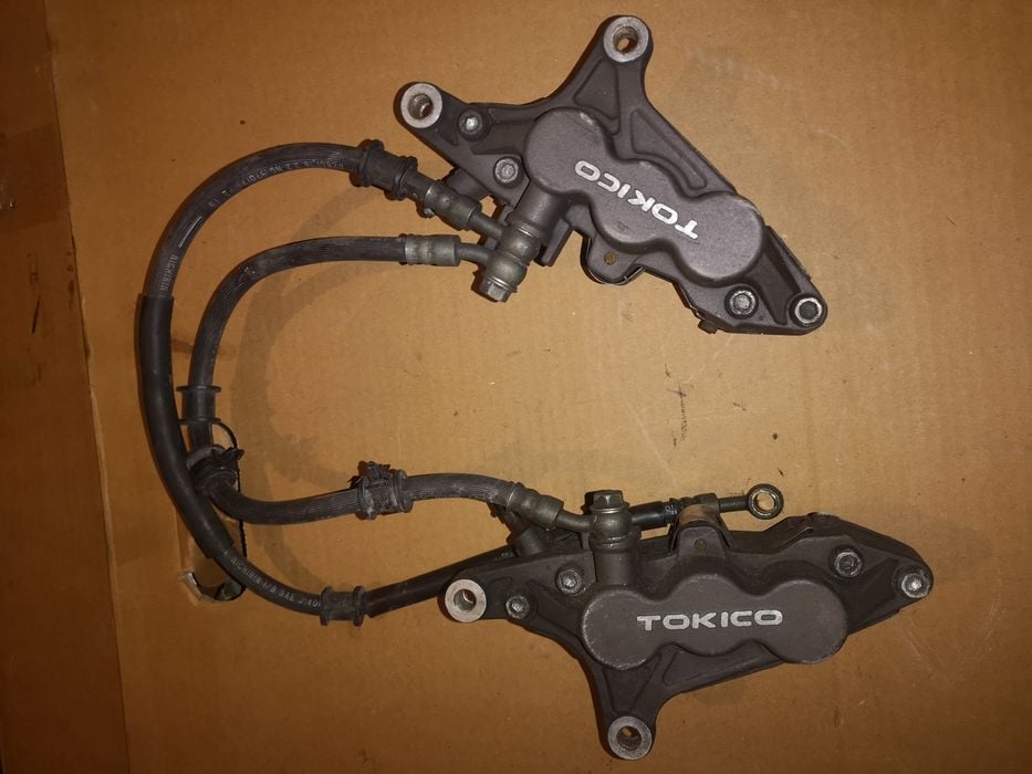 Zacisk hamulcowy przód Suzuki gsxr 750 srad