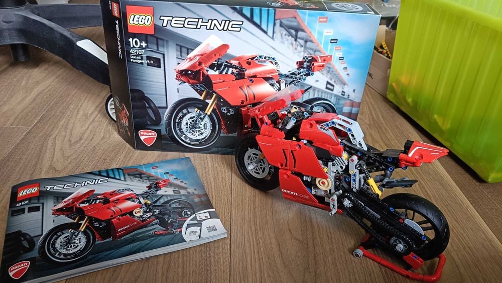LEGO Technic Ducati Panigale V4 R