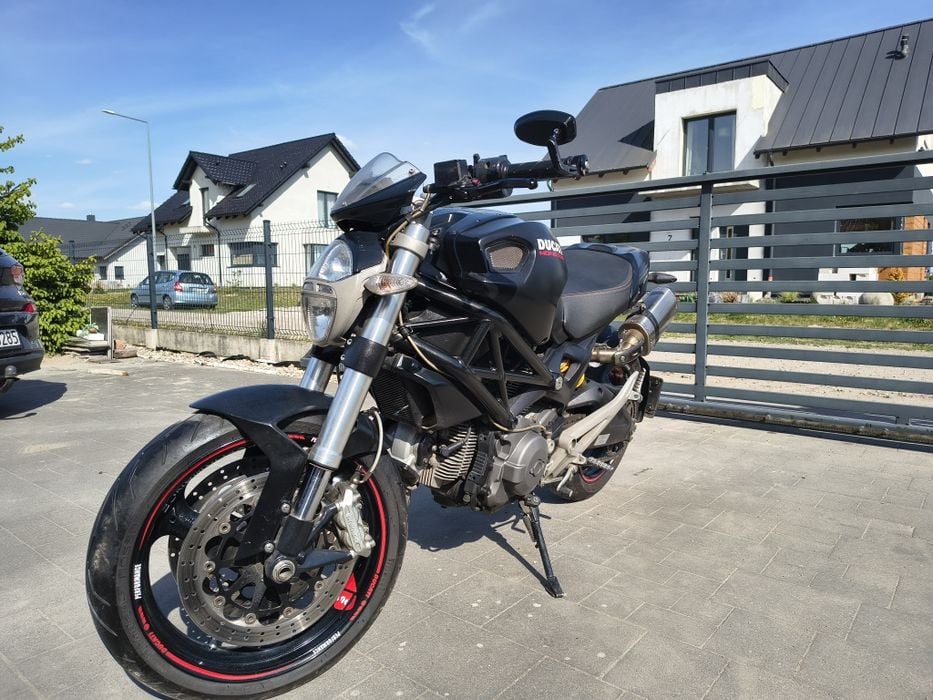 Ducati Monster 696