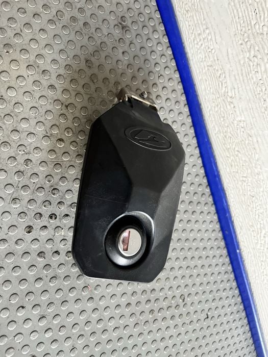 Klapka pokrywka zbiornika zamek  beta rr 50 125 nowy model