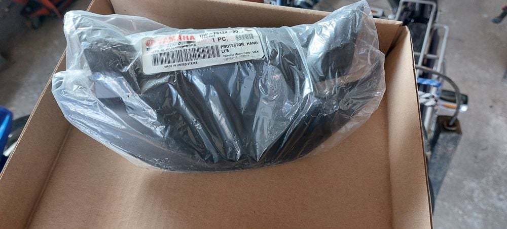 Nowa oryginalna osłona kierownicy Yamaha grizzly 550/700