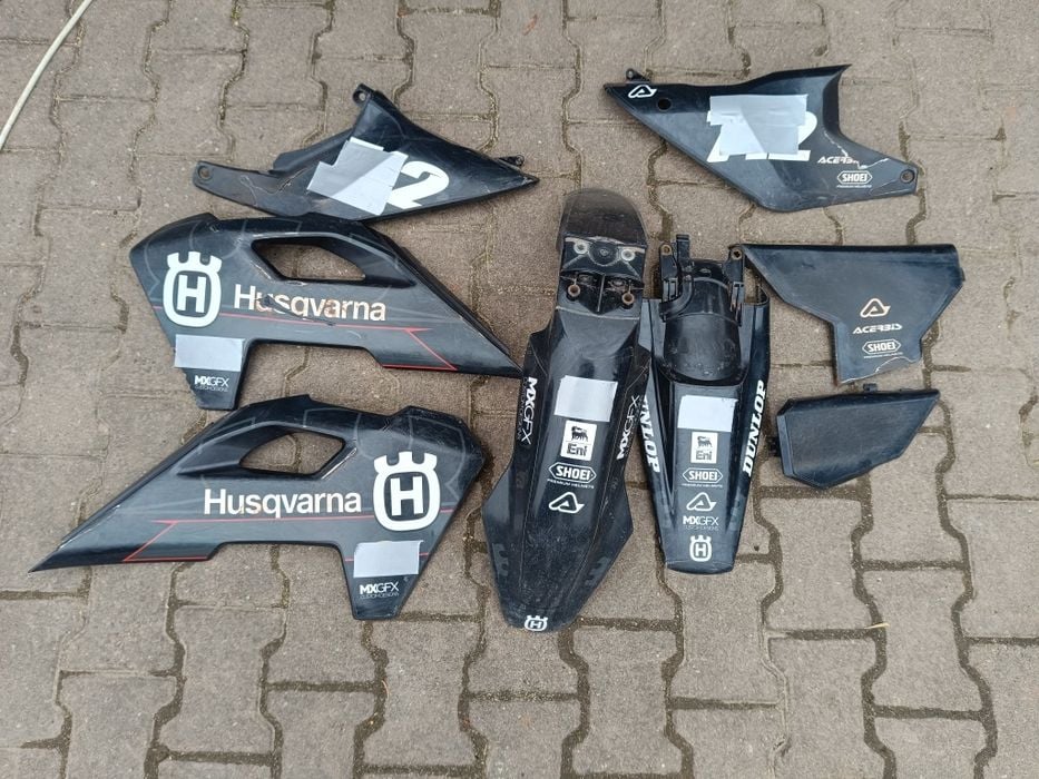 Plastiki  Husqvarna Fc 250 i inne KTM osłona carbon