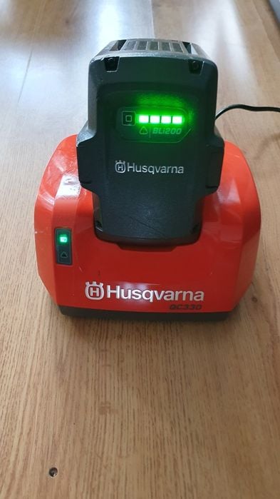 Ładowarka husqvarna qc330
