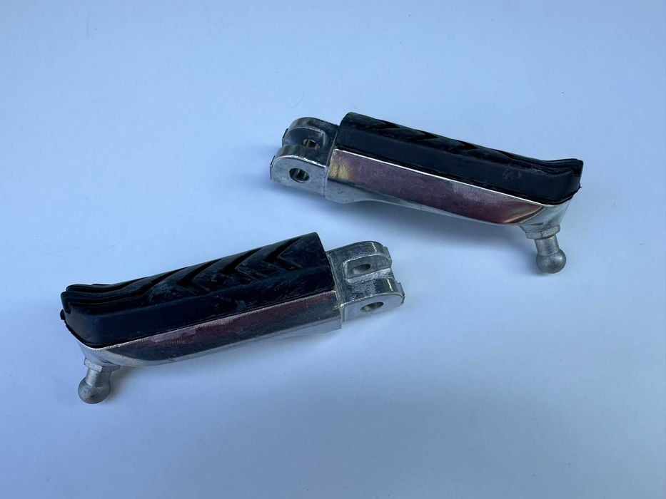 Aprilia podnóżek kierowcy RS660 Shiver Tuono Dorsoduro Tuareg