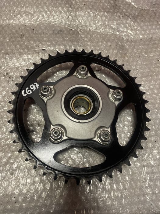 Aprilia Tuono V4 1100 Factory zabierak zębatka napęd C697