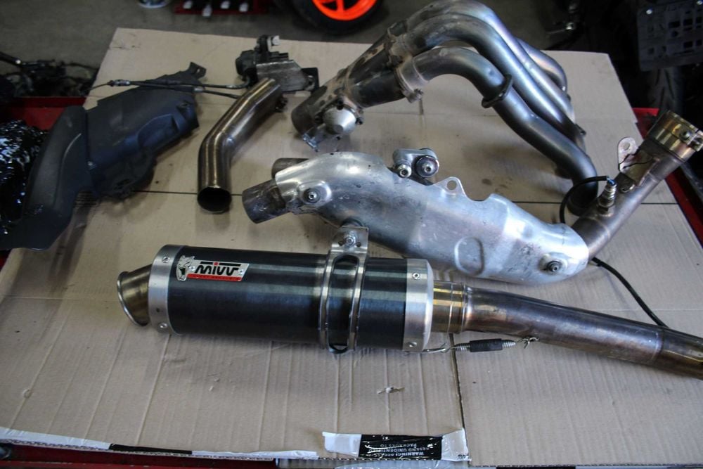 Wydech Sportowy Tłumik Kolektory MIVV Yamaha R1 RN19 07-08