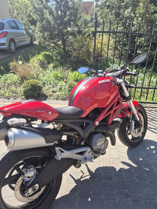 Ducati Monster 696