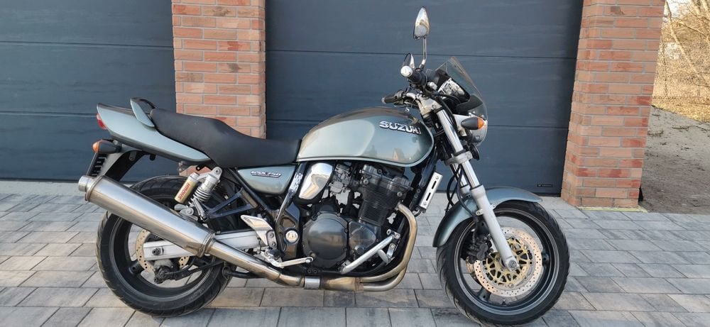 Suzuki gsx 750 AE inazuma