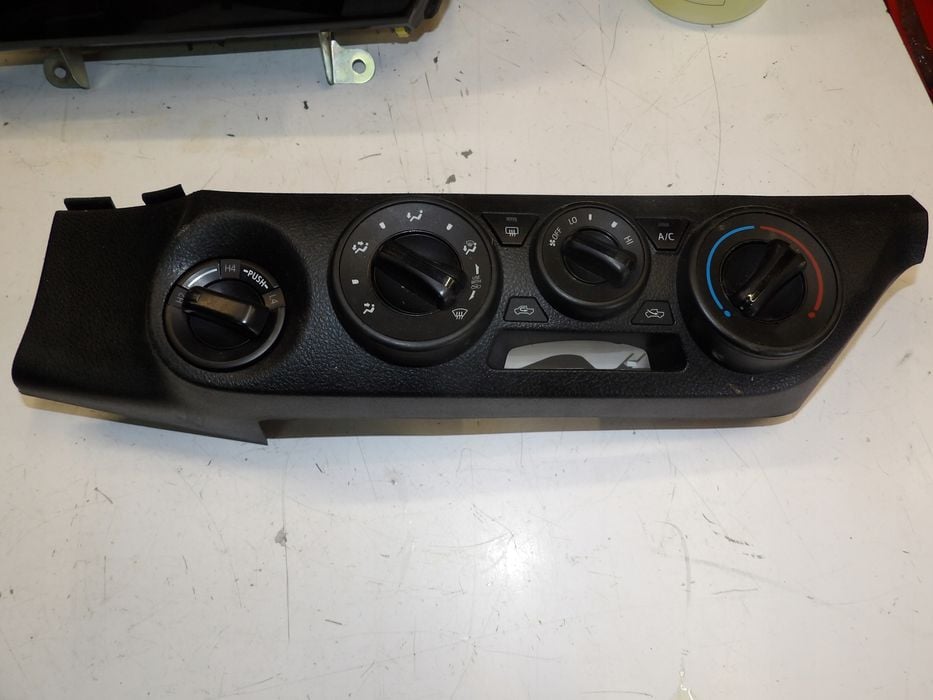 panel nawiewu klimatatyzacji toyota hilux viii 2015-