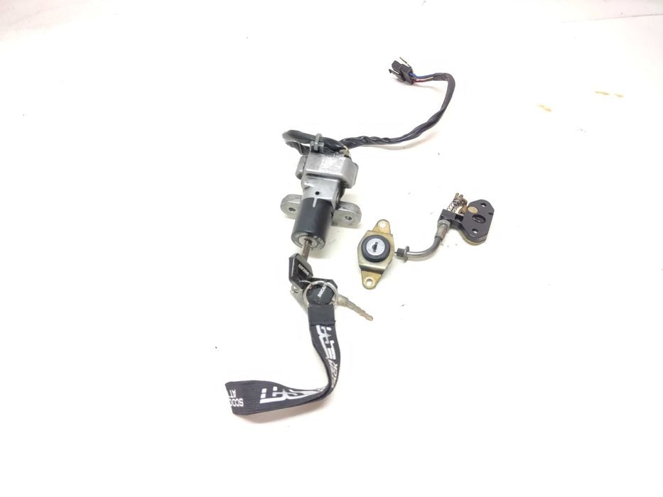 DUCATI MONSTER 750 / 620 / 600 Stacyjka Kluczyk Zamek Kanapy