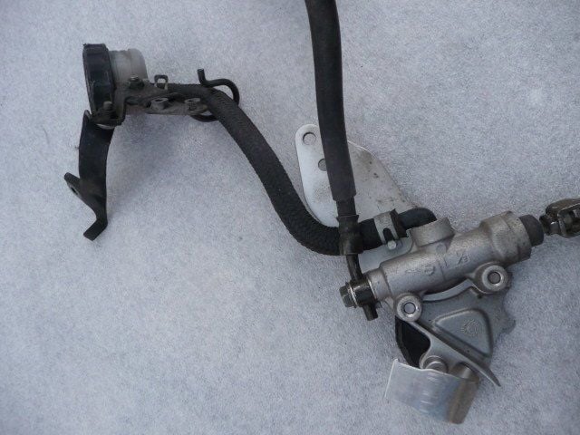 kawasaki zx10r zx 10 r 2007 pompa hamulcowa tylna