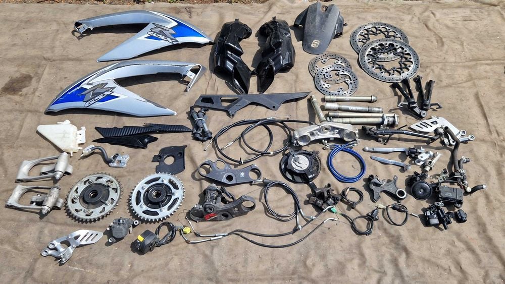 Suzuki GSXR 600 K8 K9 L0 owiewka wlot tarcza osłona cewki pólka set oś
