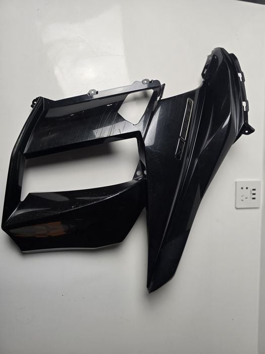 Owiewka lewa bok lewy kawasaki z 1000 sx