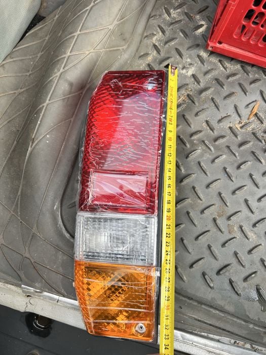 Nowe tylne lampy do Toyota Land Cruiser lj70