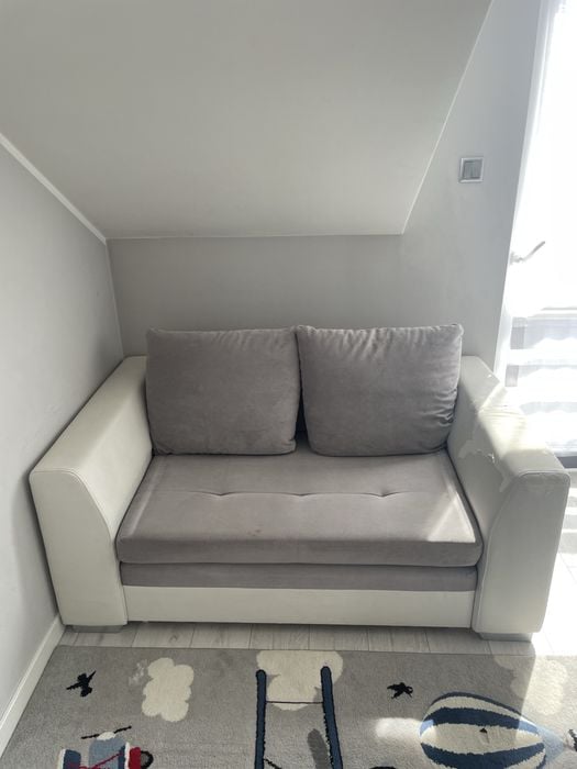 Wygodna rozkladana do spania kanapa/sofa
