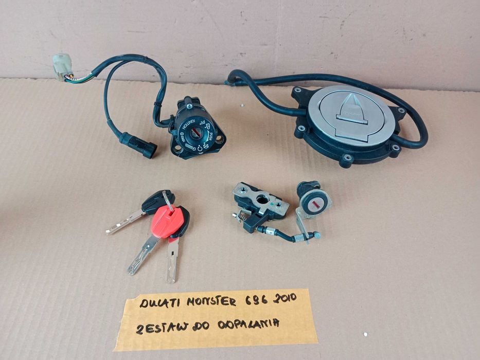 Ducati Monster 696 Zestaw do Odpalania Klucze Wlew Zamek Tył Stacyjka