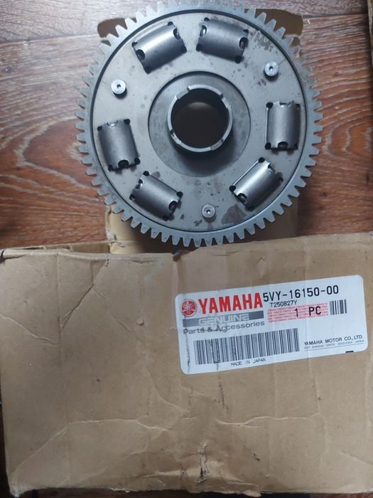NOWY OEM Kosz sprzęgłowy Yamaha YZF-R1 2004-2006 RN12
Numer części: 5VY-16150-00-00

Sprzedam nowy, nieużywany oryginalny kosz sprzęgłowy Yamaha.
Leża
