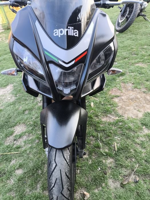 Aprilia tuono 125 czasza owiewki boczne szyba