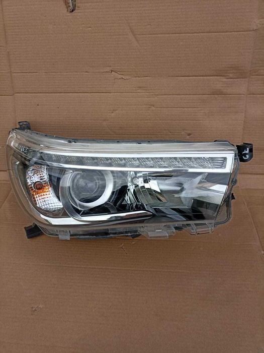 Lampa przednia prawa toyota hilux VIII 8 full LED Europa