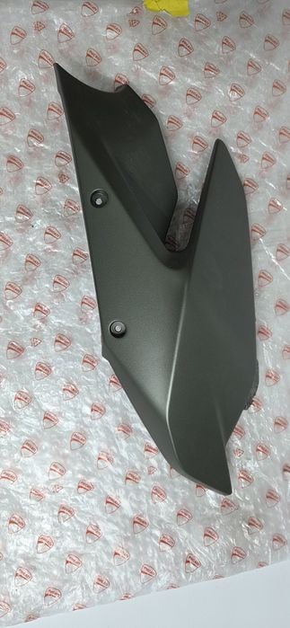 Ducati streetfighter v2 lewa owiewka boczna osłona plastik