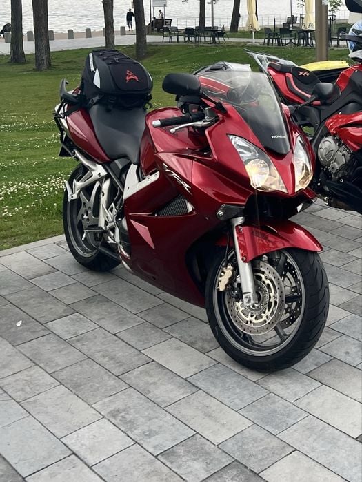 Honda VFR800 z ABS, nowe opony,49k przebieg