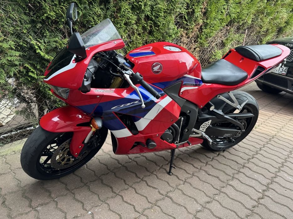 Honda CBR 600RR Red California PC40 2024