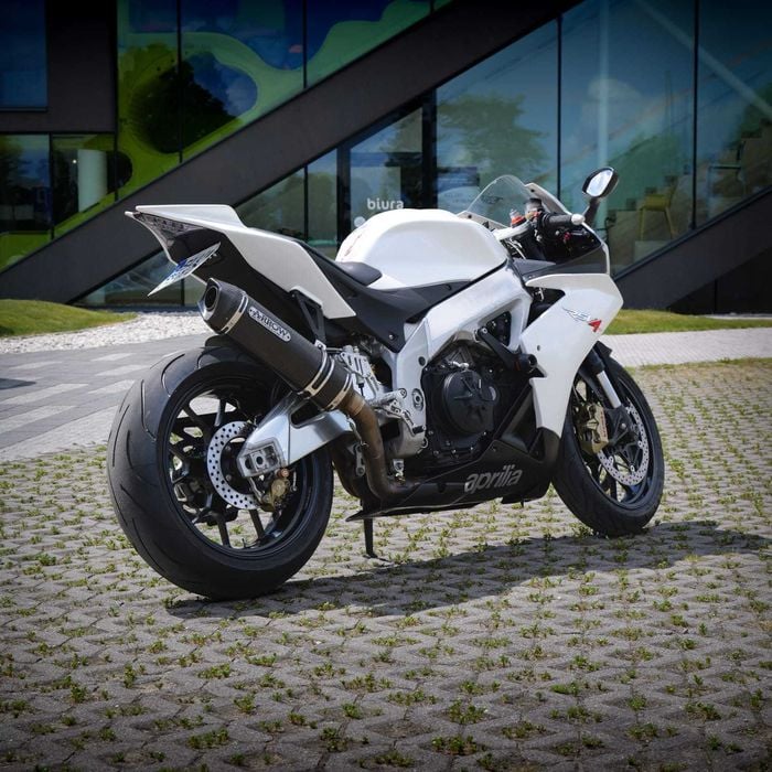 Aprilia RSV4 1000 torowy - moc, dźwięk i emocje
