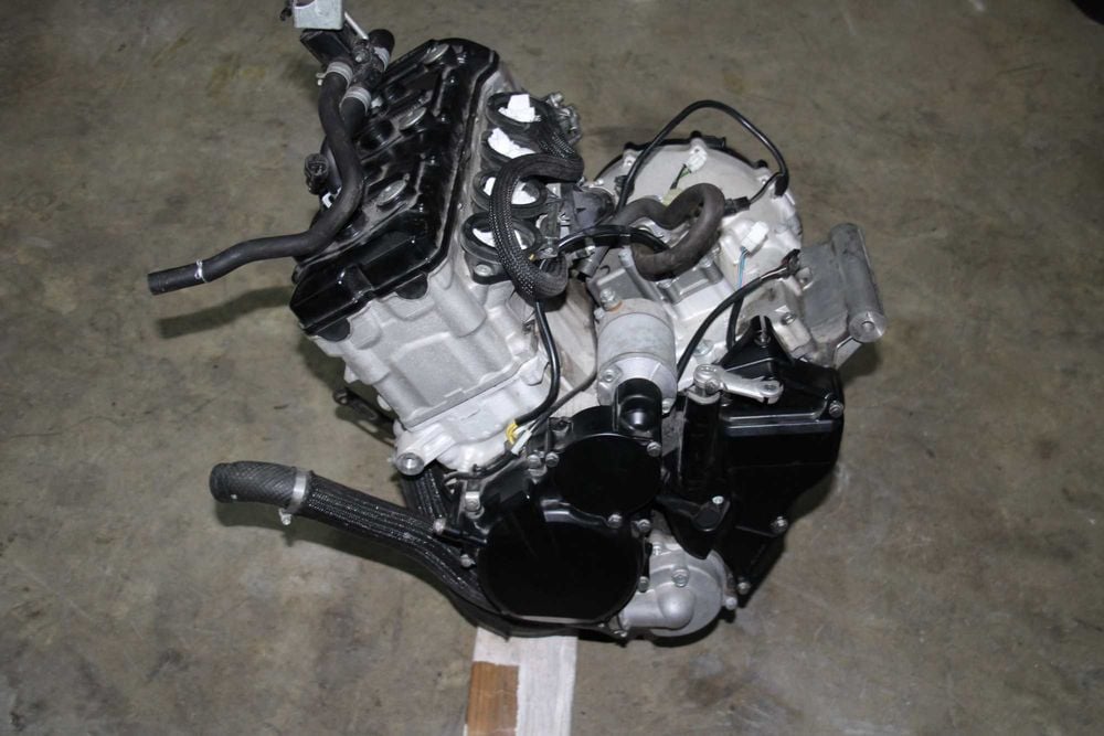 Silnik KPL Skrzynia Kosz 3.300km NOWY ! Suzuki GSXR 750 K6 K7 06-07