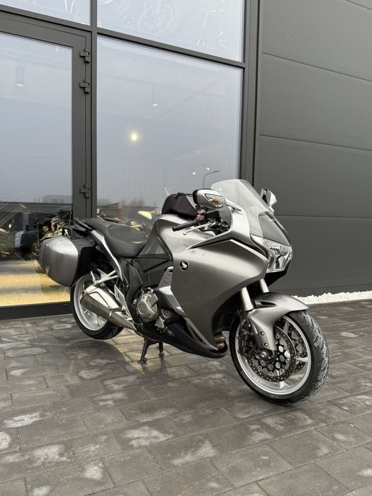 Honda VFR 1200f VFR 1200 DCT Niemcy z 2010r kufry 43 tys km