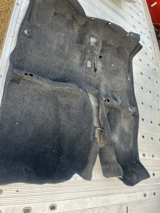 Suzuki jimny dywan wykladzina tapicerka podloga